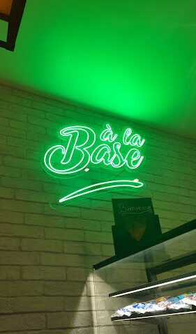 enseigne interieure logo neon