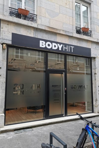 fabrication enseigne bodyhit
